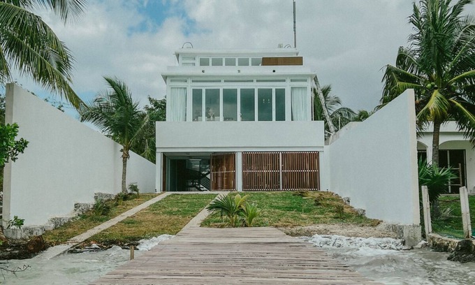 Othon P. Blanco Apartment | Beachfront Villa with Pool and Jacuzzi for Ultimate Relaxation