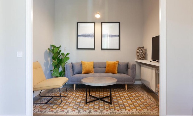 Poblenou Apartment | Relax at My Address on the Beach with Family and Pets