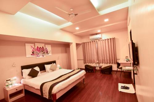 Shivajinagar Hotel | Budget-Friendly MY Bizz Hotel Sapna - Family Friendly Stay