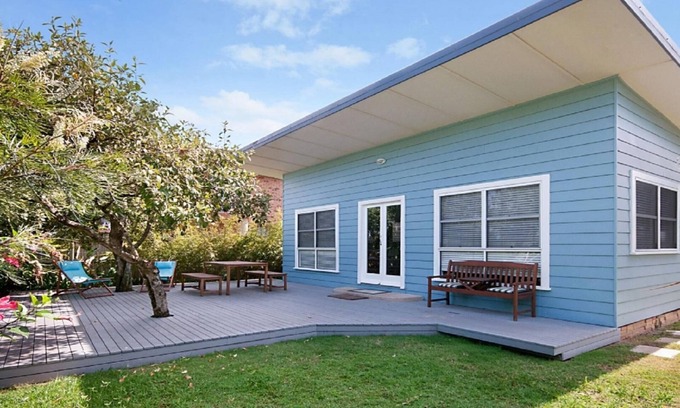 North Creek House | Dog-Friendly Retreat: My Blue Heaven with Ocean View