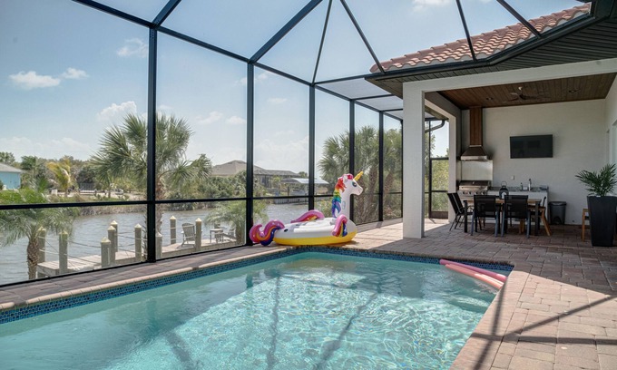 South Gulf Cove Villa | Inviting Charlotte Villa with Heated Pool & Boat Dock