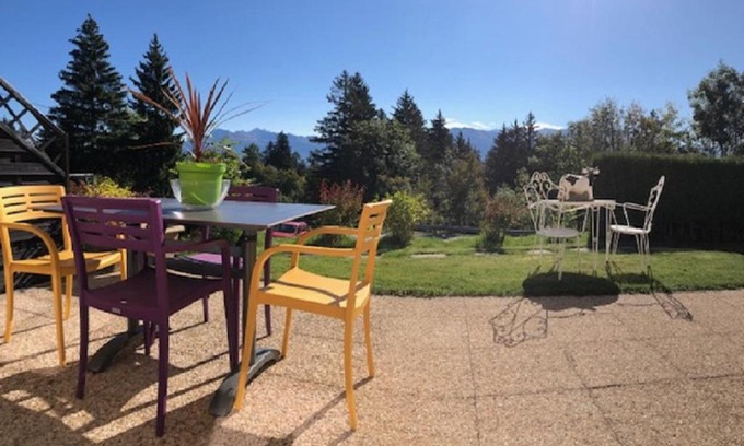 Anzere Apartment | Cozy Mountain Retreat: Child-Friendly & Guest Rated 8.7