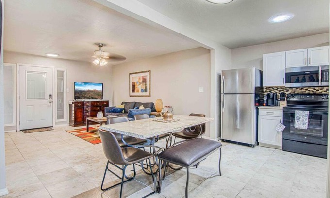 El Paso House | Inviting Duplex in West Side: Guest Rated 9.8/10