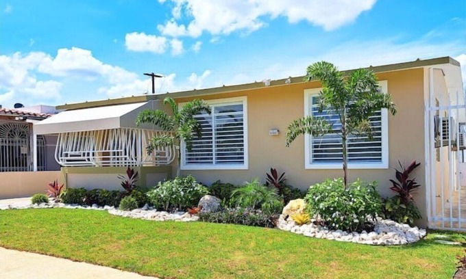 Centro Tradicional House | Escape to a Dream Home with Ocean Views in Bayamón