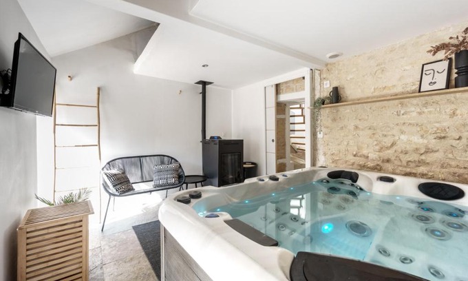 Chateauroux House | Relax at My Home Prestige with Private Spa & Ocean Views