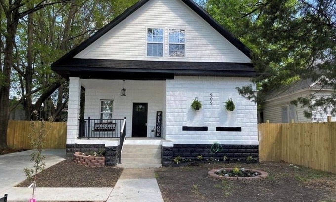 Fort Smith House | Experience Comfort at My House Your House - Guest Rated 10/10