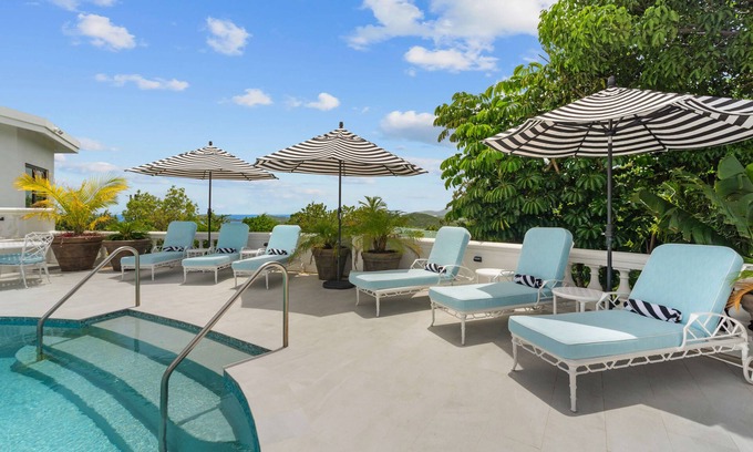 Estate Bakkero Villa | My Lady's Manor- Beautiful Views of Southside St. Thomas with Pool!