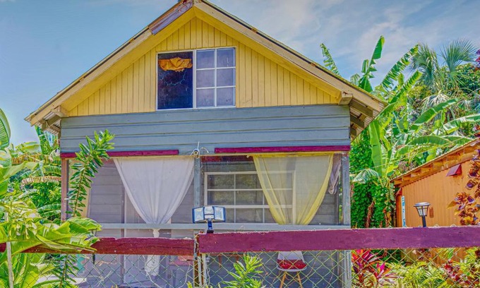 Negril House | Cozy Cabin Retreat in Negril with Breakfast Included