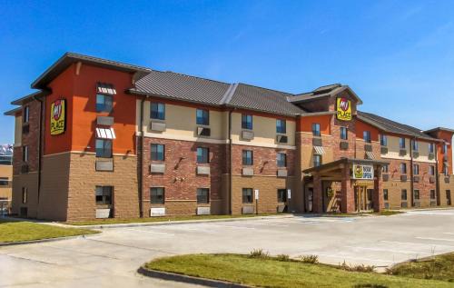 La Vista Hotel | Comfortable Stay at My Place Hotel in La Vista, NE