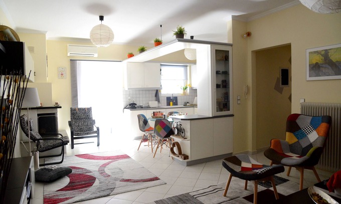 Nafplion City Centre Apartment | Modern New Town Apartment with Breakfast & Kitchen Access