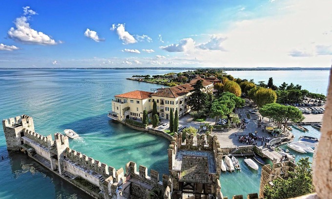 Carciano Villa | Villabella: Breathtaking Views & Private Garden Retreat