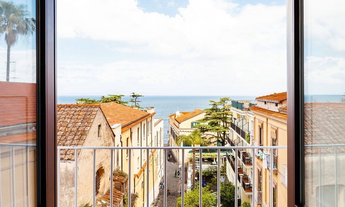 Sorrento Apartment | My Rental Homes - Interno Sorrentino in Sorrento city center with lovely balcony