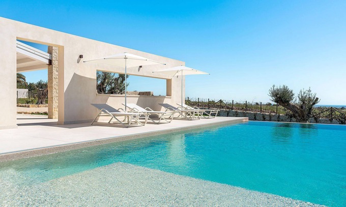 Ispica Villa | My Rental Homes - Villa Bruna with salt water infinity pool and panoramic view