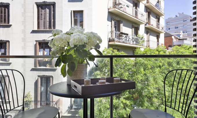 Sant Gervasi Apartment | Discover My Space Barcelona 9: Guest Rated 9.8 & Central Amenities