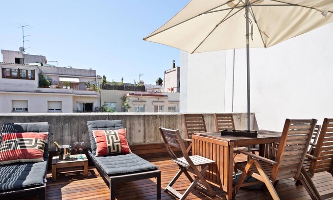 Sant Gervasi Apartment | Elegant My Space Barcelona Apartment with Private Terrace