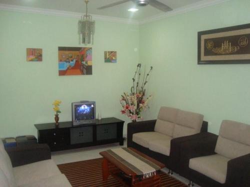 Ayer Keroh House | Cozy MY Tasik Utama Homestay in Ayer Keroh, Family-Friendly