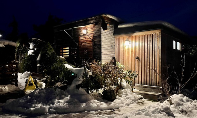 Treffen Ski Chalet | Exclusive Getaway at My Tiny Moos with Ocean Views