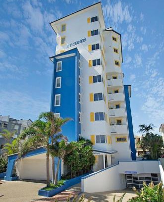 Maroochydore Apartment | Elegant Myconos Resort: 5-Star Getaway with Ocean Views
