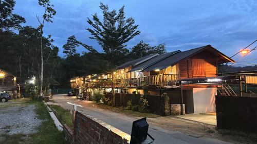 Air Kuning Hotel | Welcoming MyDusun Chalet: Family-Friendly Retreat in Taiping