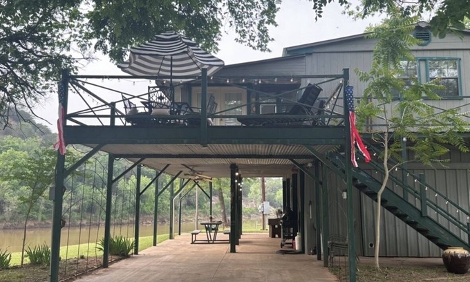 Dennis House | Experience Comfort at Myers Corner - Brazos River House