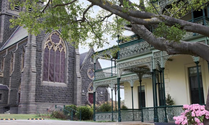 Geelong House | Discover Myers Manor: Family-Friendly Stay in Geelong CBD