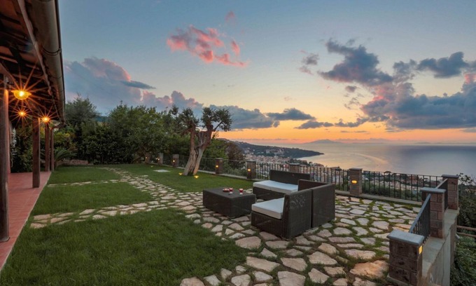 Sorrento Villa | Elegant Villa with Ocean View, Pool & BBQ for Memorable Stays