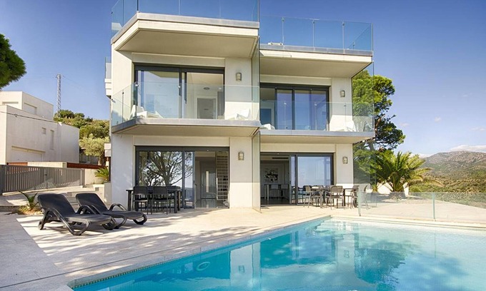 Llanca House | Villa Llançà: Explore Comfort with Pool & Spa Amenities