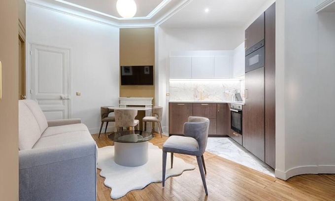 L'Europe Apartment | Explore MyKeypers Parisian Flat - Family-Friendly in Central Paris