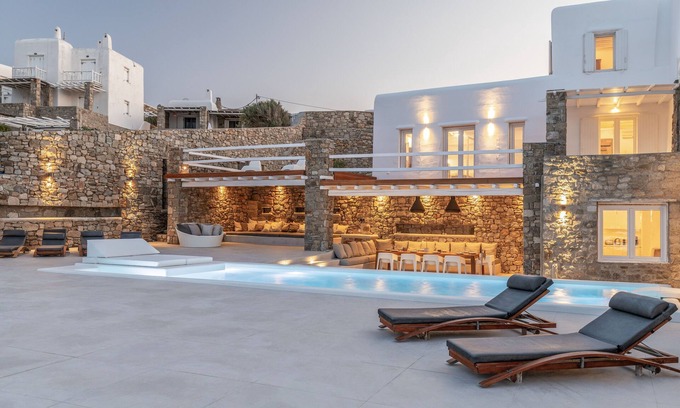 Kanalia Villa | Exquisite Mykonos Actor’s Villa with Private Pool & Views