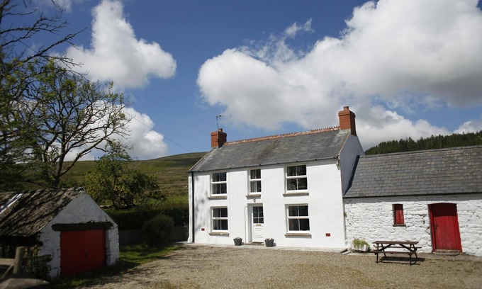 Clynderwen Cottage | Inviting Stay at Mynydd Crwn Bach, Clynderwen