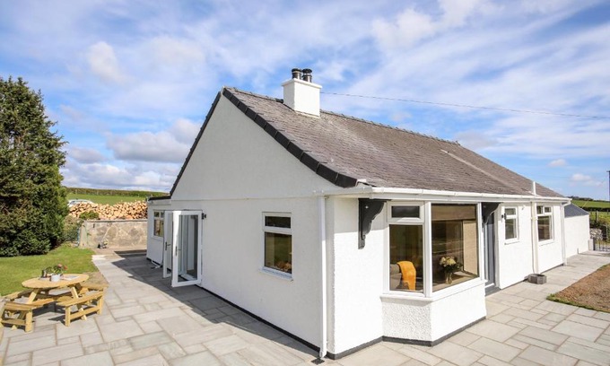 Llanfairpwllgwyngyll House | Experience Family-Friendly Comfort at Mynydd Mwyn Hotel