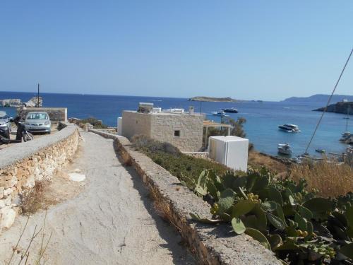 Kimolos House | Pet-Friendly MYRTIA: Traditional Kimolos House with 9.7 Rating