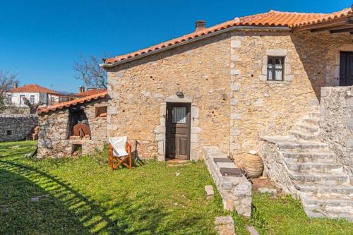 Fokiano House | Charming Myrtilo Traditional Stone House - Family-Friendly Stay