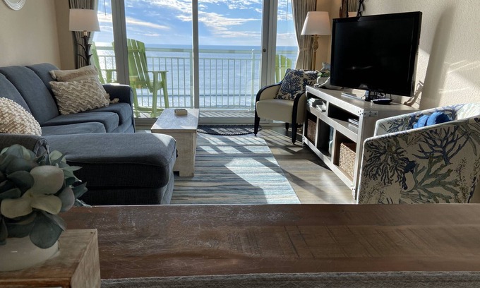 Myrtle Beach Condo | Experience Myrtle Beach Bliss with Oceanfront Amenities!