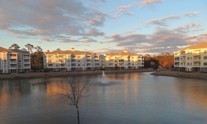 Central Myrtle Beach Condo | Elegant Condo Near Myrtle Beach with Golf Course Views