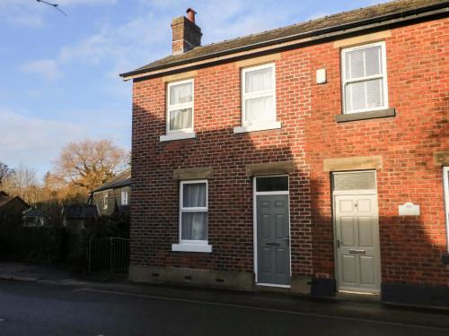 Garstang House | Discover Myrtle Cottage: Guest Rated 9/10 for Comfort