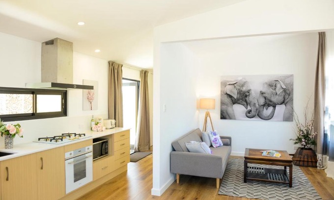 Kangaroo Valley House | Tranquil Myrtle Tree Lodge - Rated 9.2 with Dining Options