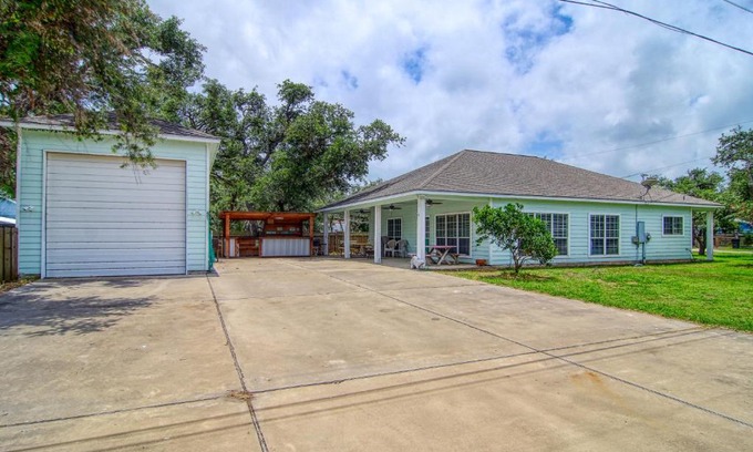 Fulton House | Family-Friendly Myrtle with Pet Access and Great Reviews