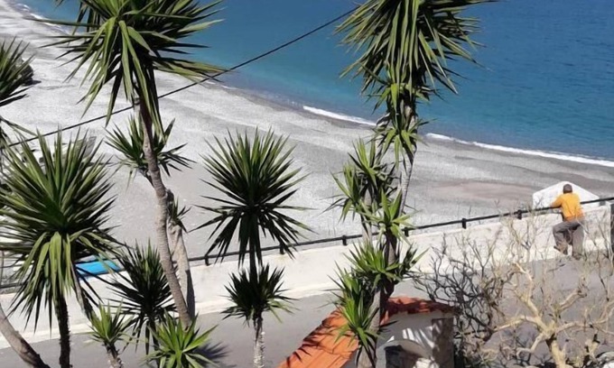 Charakas House | Discover Myrtoo: Pet-Friendly Retreat with Ocean Views