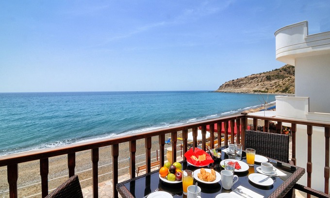 Myrtos Apartment | Seafront Myrtos Mare Suites with Pool and Ocean View
