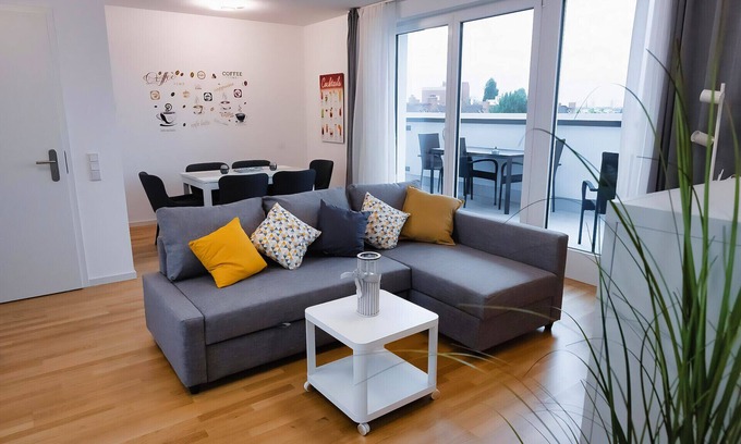 Offenbach am Main Apartment | Myskyline - for 6 persons, roof terrace, balcony, garage, bed linen incl.