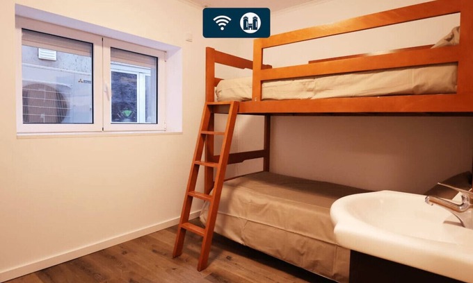 Montalegre e Padroso Apartment | Guest Rated 10/10: MyStay - Casa Miná 2 with Bunk Beds