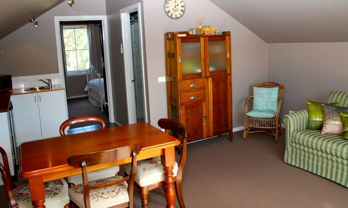Bellbrae Apartment | Pet-Friendly Studio Apartment in Bellbrae with Top Ratings