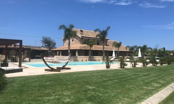 Syracuse House | Experience Mythos Holidays & Events with Oceanfront Comfort
