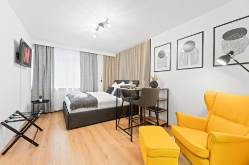 Pforzheim Apartment | Convenient Stay Near Hauptbahnhof with Kingsize Bed & Netflix
