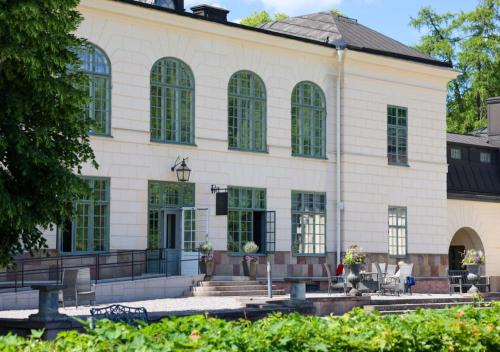 Nasbypark Hotel | Elegant Näsby Slott: Spa Retreat with Pool & Pet-Friendly