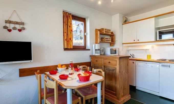 Reberty Apartment | Pet-Friendly Nécou 505: Lake View & Spa Retreat