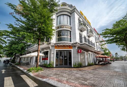 Soc Trang Hotel | Pet-Friendly Nét Việt Hotel Near Vincom Sóc Trăng