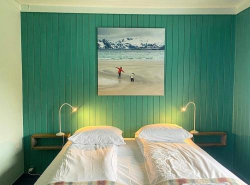 Skrova House | Discover Nøtnes Midnattsol GuestHouse with Kitchen & Breakfast