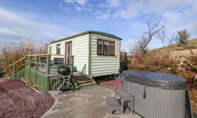 Rhyd-y-clafdy House | Discover Nŷth Y Bioden Magpie's Nest - Pet Friendly Getaway